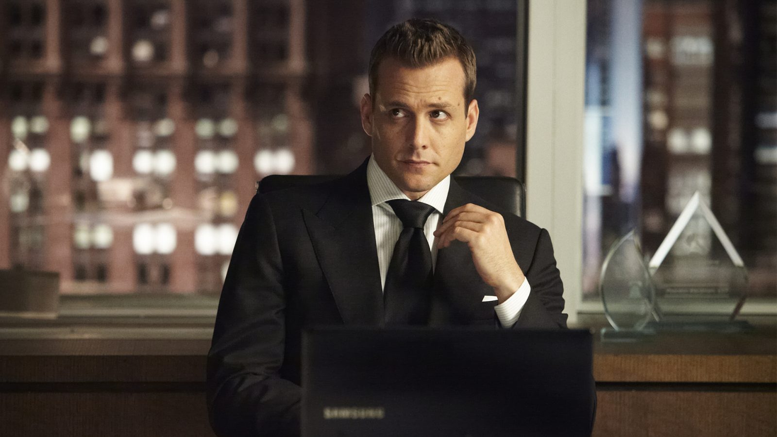 Zwycięzcy się nie tłumaczą - bądź jak Harvey Specter Suits - Season 3