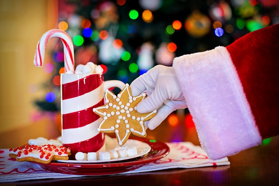 santas-arm-1906513_960_720