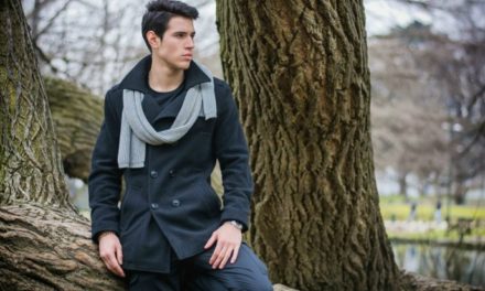 Czarny wełniany płaszcz męski – stylizacja All Black