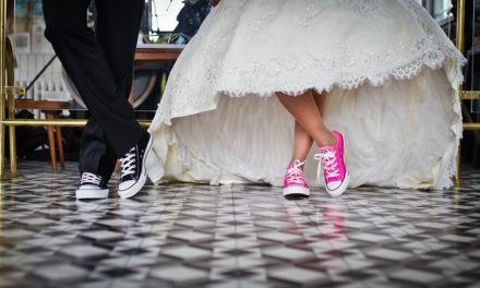 Jak się ubrać na wesele jako gość?