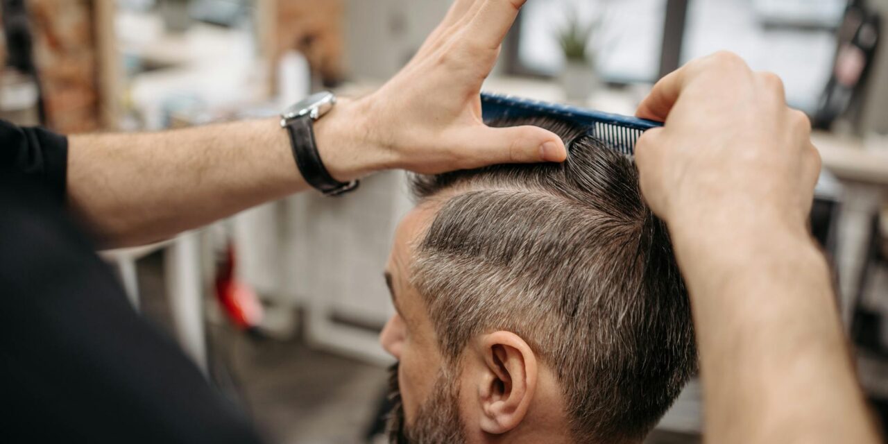 Produkty do stylizacji dla mężczyzn z cienkimi dłuższymi włosami