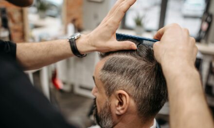Produkty do stylizacji dla mężczyzn z cienkimi dłuższymi włosami